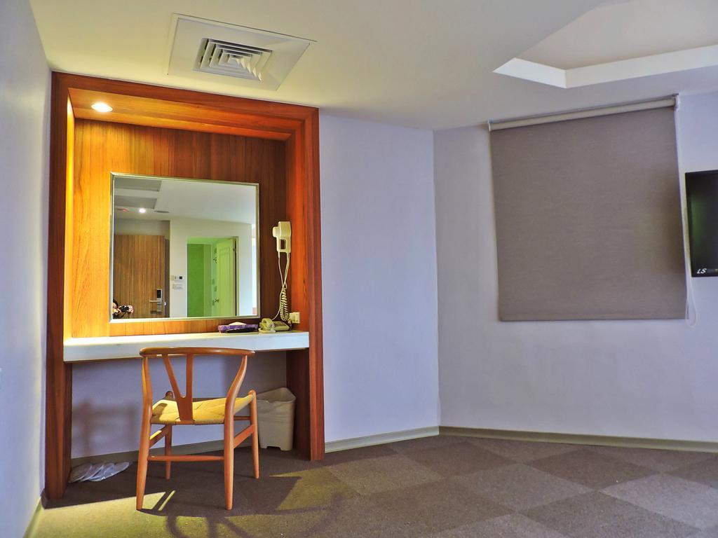 Meci Hotel Kota Hualien Bagian luar foto